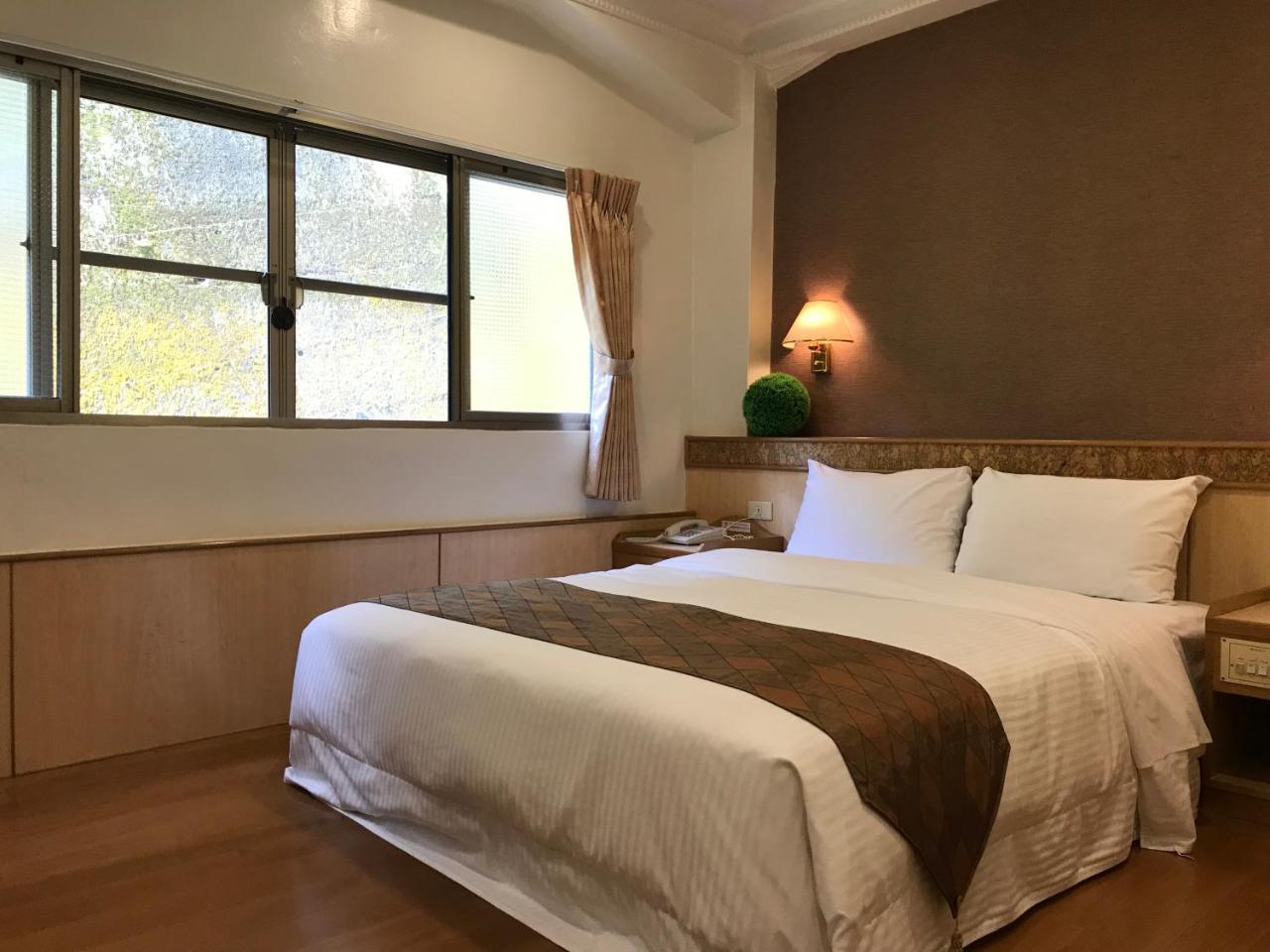 Minren Hotel Jücsi Kültér fotó